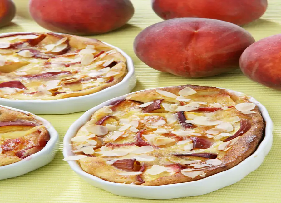 Clafoutis fondants aux pêches et à la cannelle