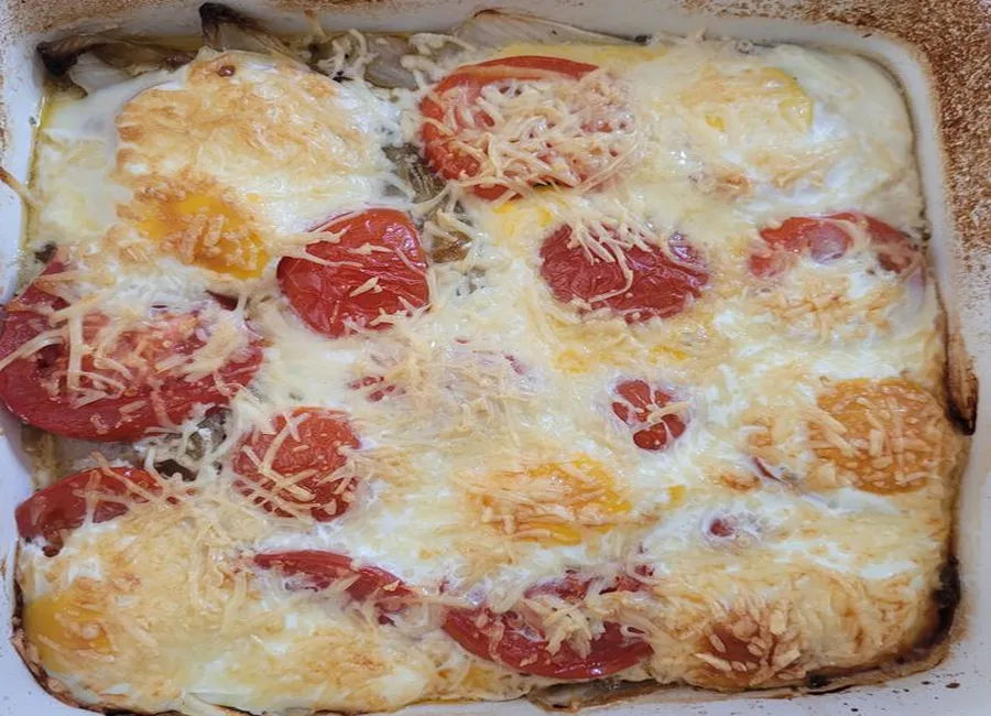 Gratin d'endives, tomates, lardons et chèvre