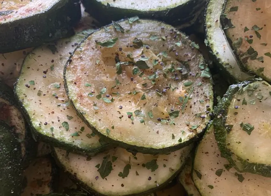 Courgettes sautées à l'ail et au persil
