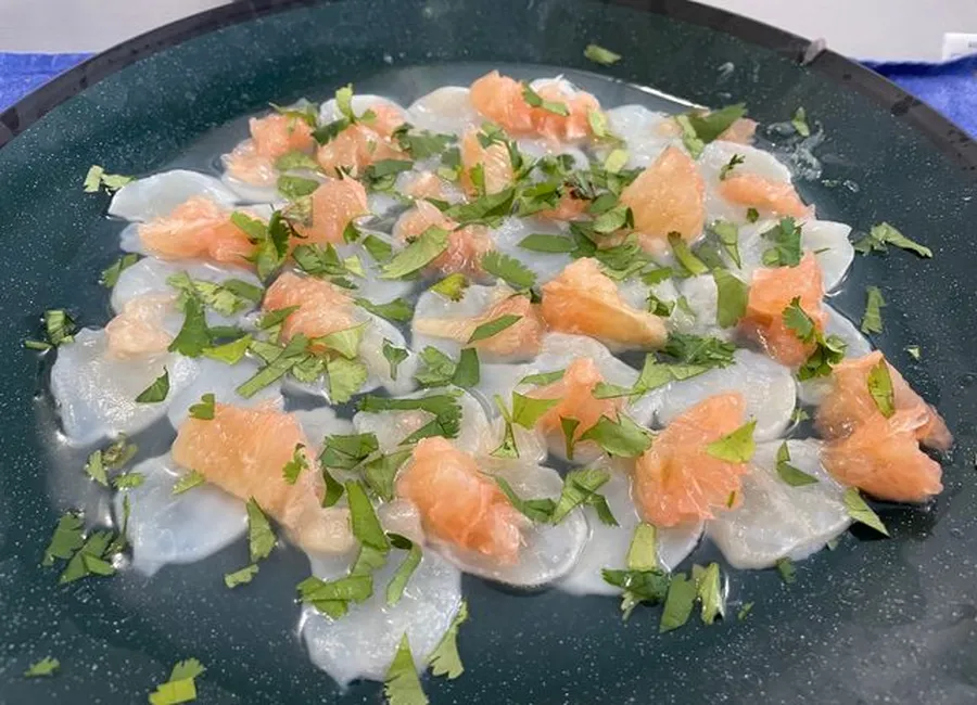 Carpaccio de saint-jacques au pamplemousse