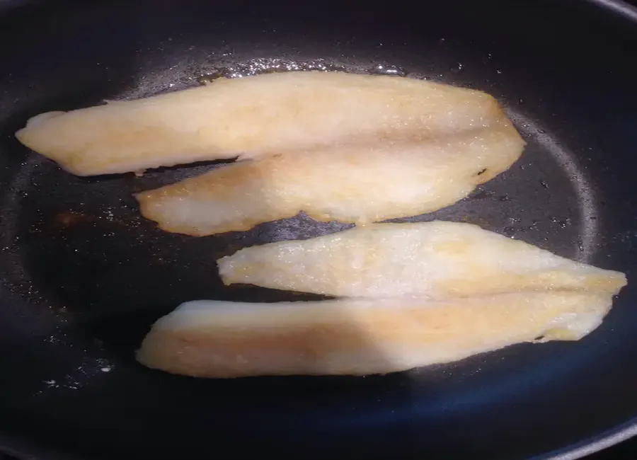 Filet de tilapia sauce tomate, poivron et basilic