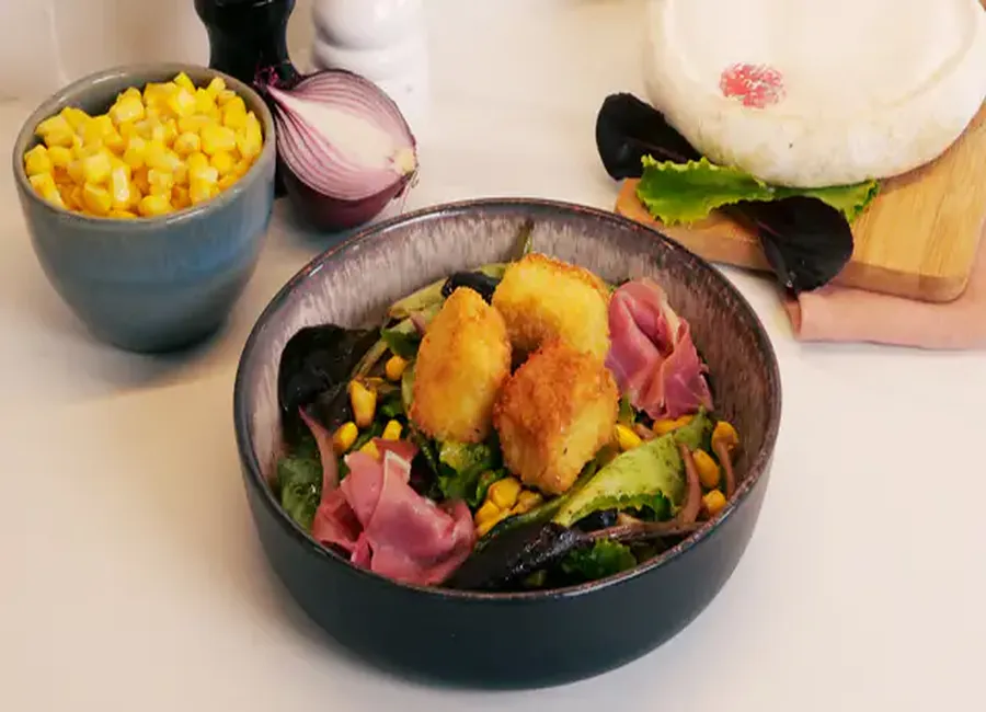 Salade composée et son aop reblochon pané