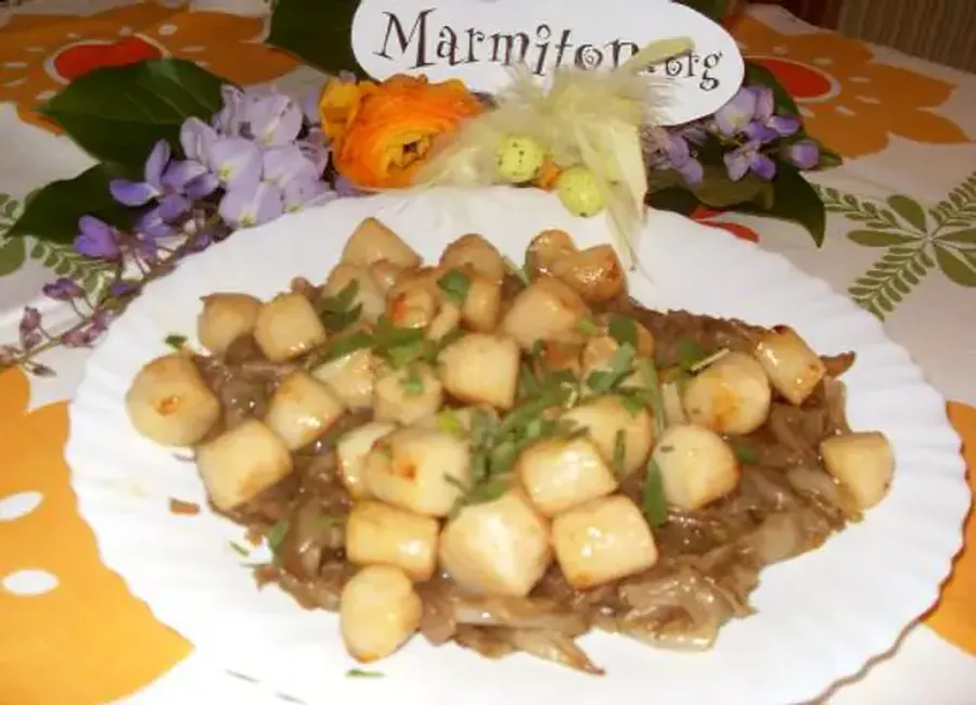 Coquilles st-jacques sur un lit d'endives caramélisées