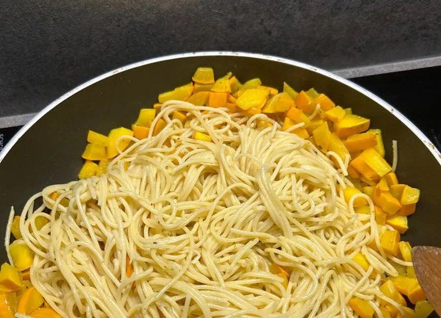 Spaghetti alle zucchine fritte