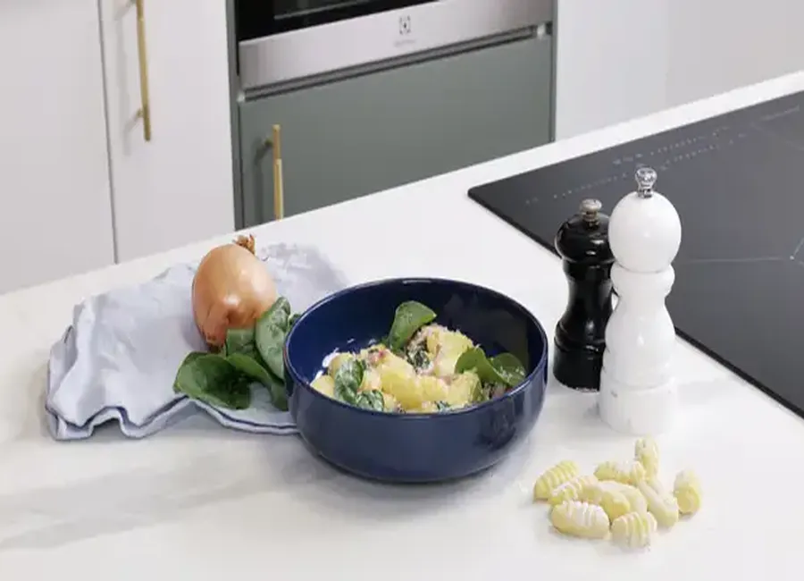 Gnocchis aux épinards, crème et lardons