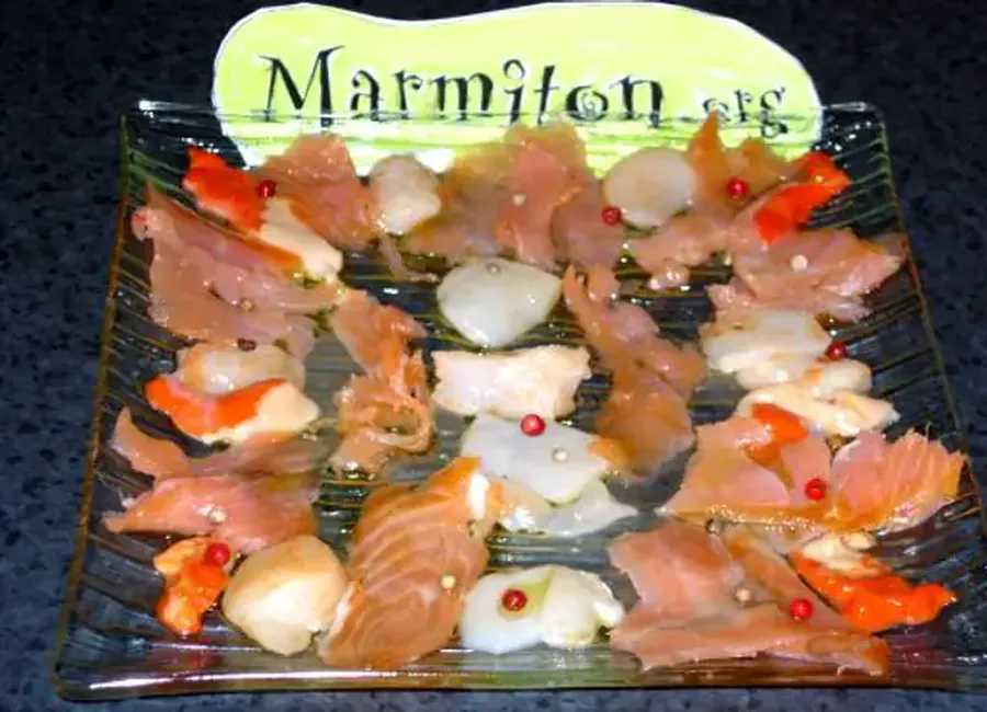 Carpaccio de la mer ( st jacques et saumon fumé )