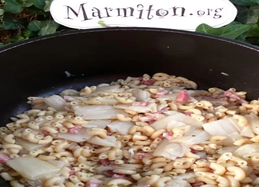 Côtes de blettes aux lardons et cornettes