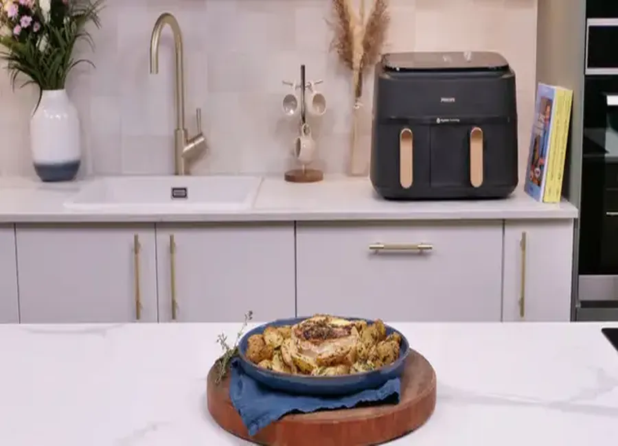 Camembert rôti et pommes de terre aux herbes au airfryer