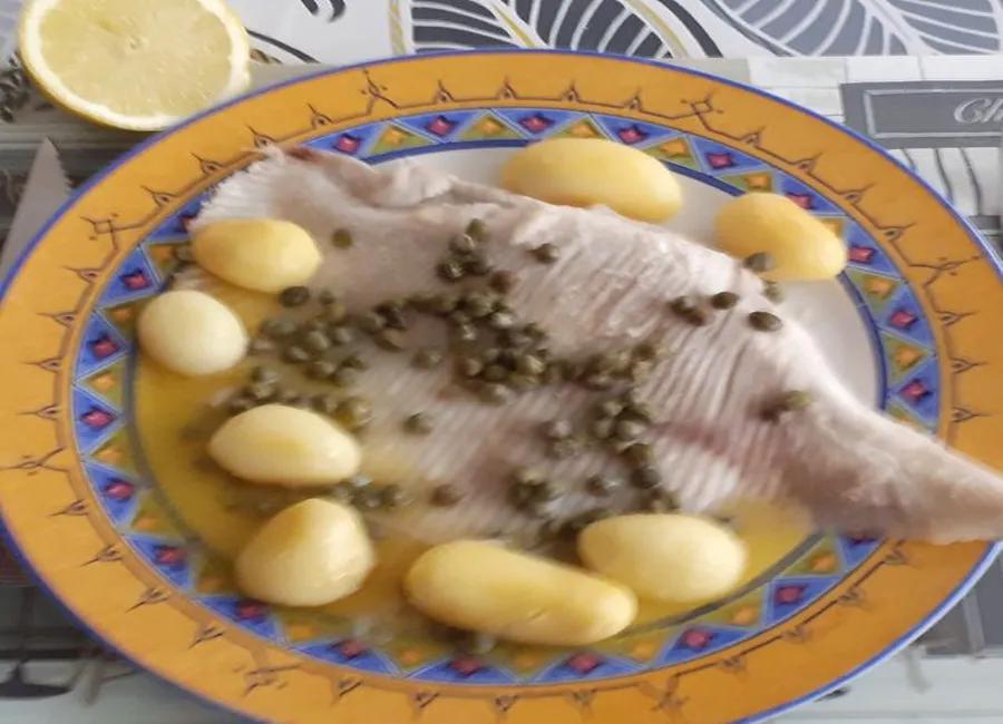 Aîles de raies aux câpres et jambon italien