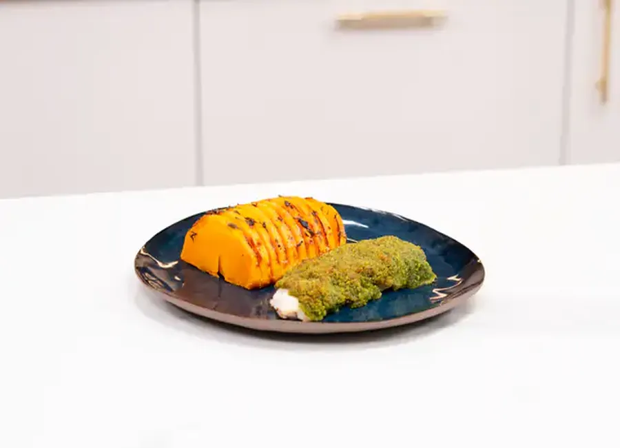 Filets de poisson en croûte d’herbes et butternut hasselback au airfryer