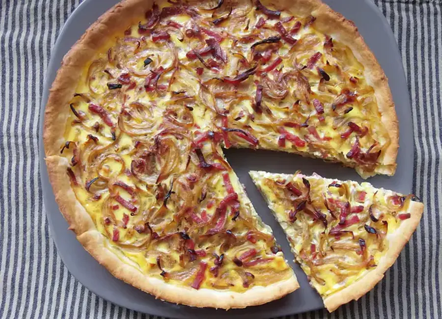 Tarte aux oignons et au lait concentré