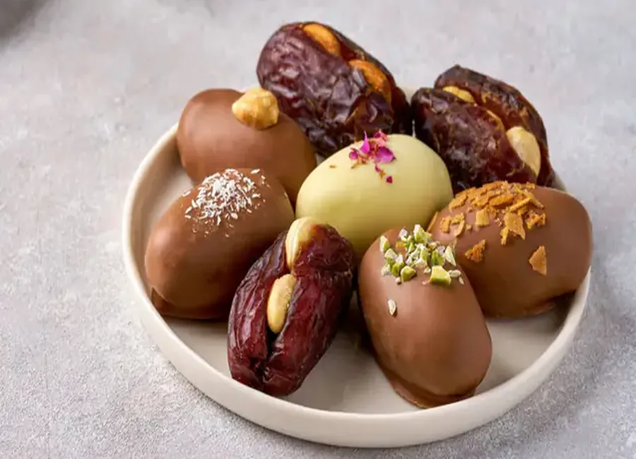 Dattes fourrées à la pâte d'amande et chocolat