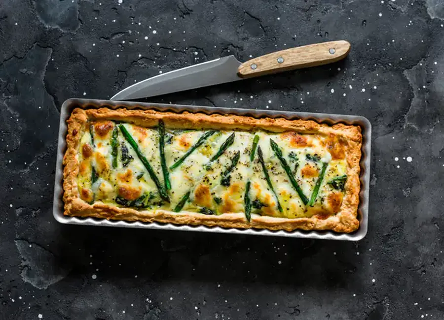 Cake aux asperges et au comté