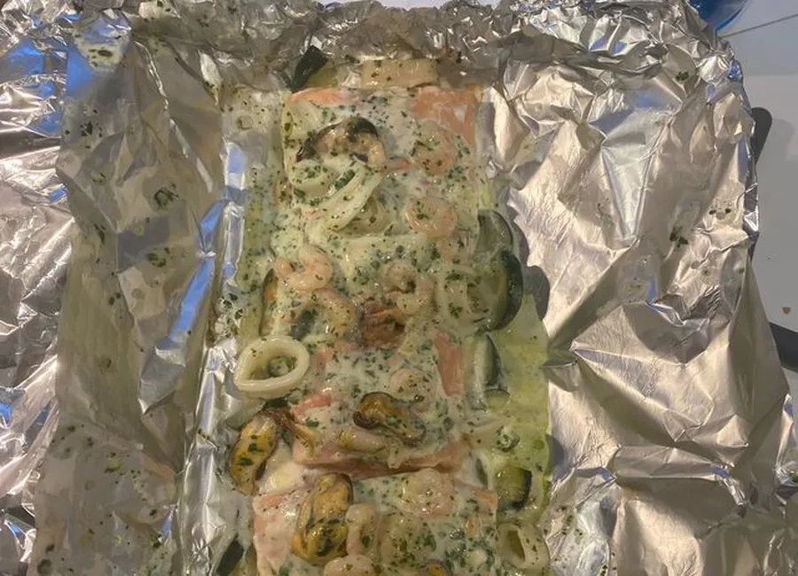 Papillottes de saumon aux fruits de mer et aux légumes