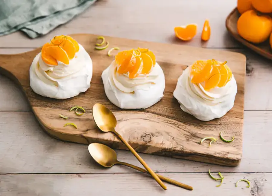 Mini pavlova clémentine, crème mascarpone et zeste de citron vert