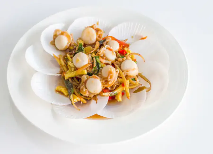 Wok de saint-jacques au curry