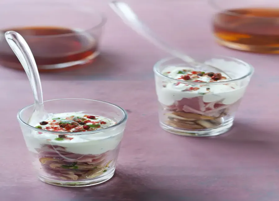 Mini-verrines apéritives champignons et crème de jambon