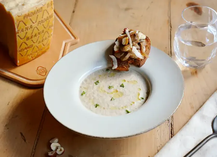 Velouté aux champignons au grana padano et tartine gourmande