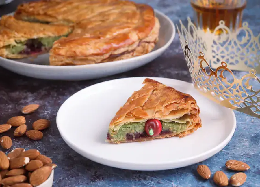 Galette des rois fourrée pistache-griottes