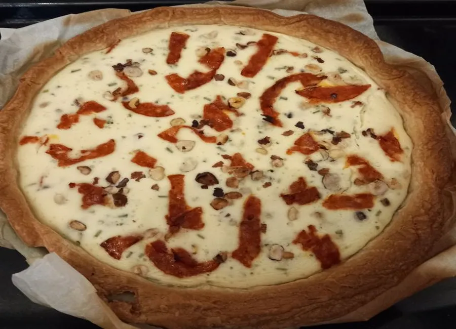 Tarte salée au chèvre frais et à la noisette