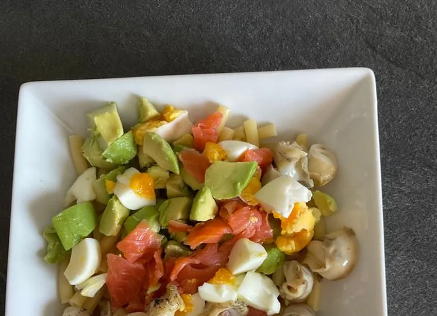 Salade de pâtes aux bulots et saumon fumé
