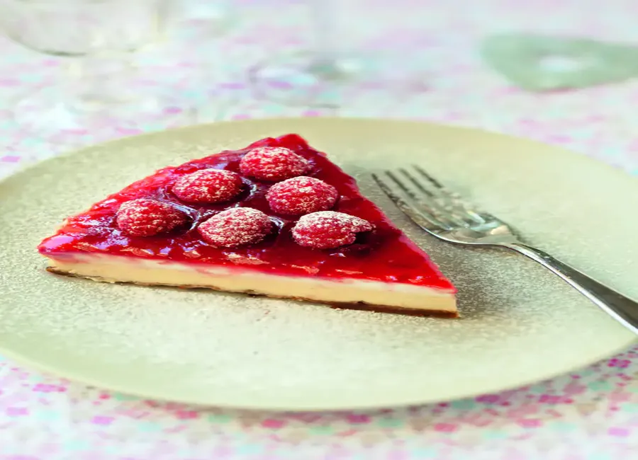 Double cheesecake anglais et glaçage rouge