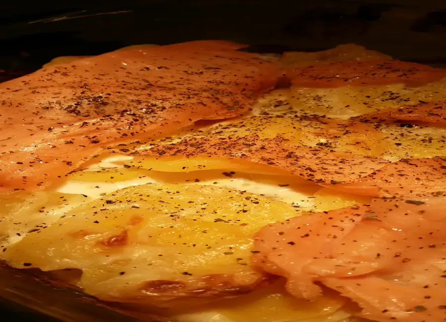Pommes au four au saumon