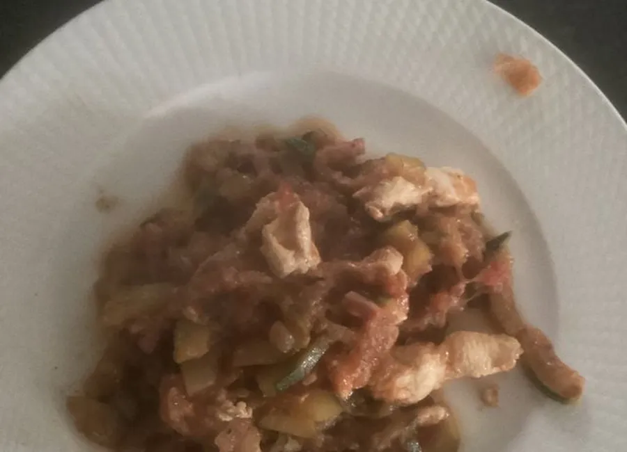 Poêlée de courgettes au poulet et bacon