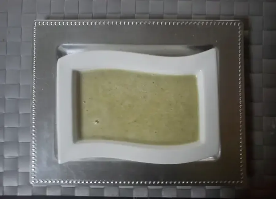 Crème de chicons parfumée au thym et au miel.