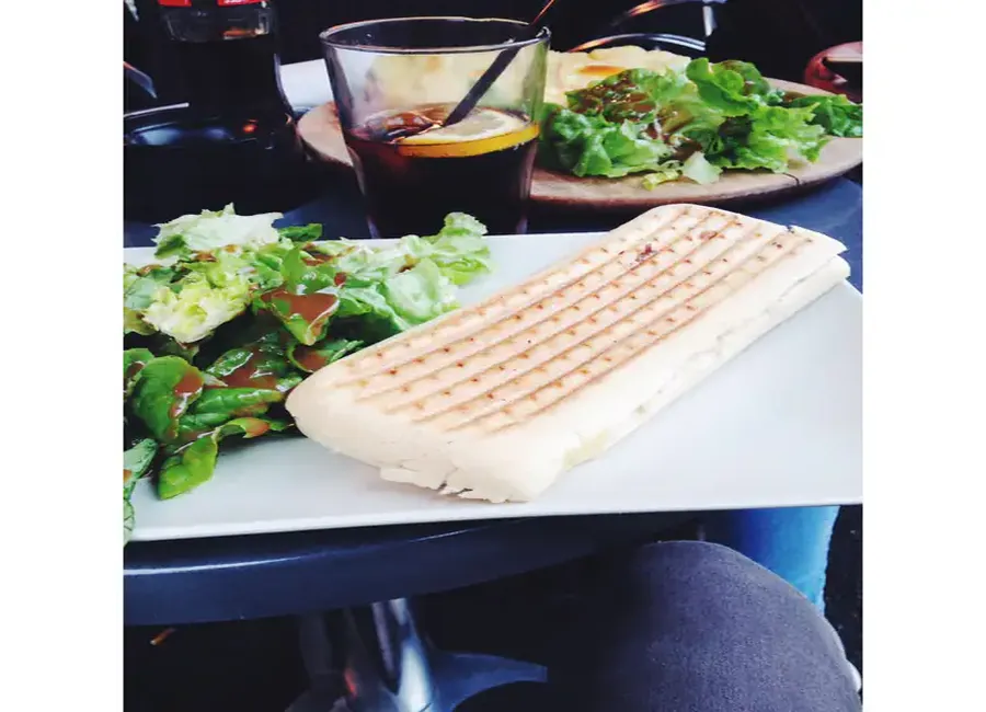 Panini jambon tomate basilic