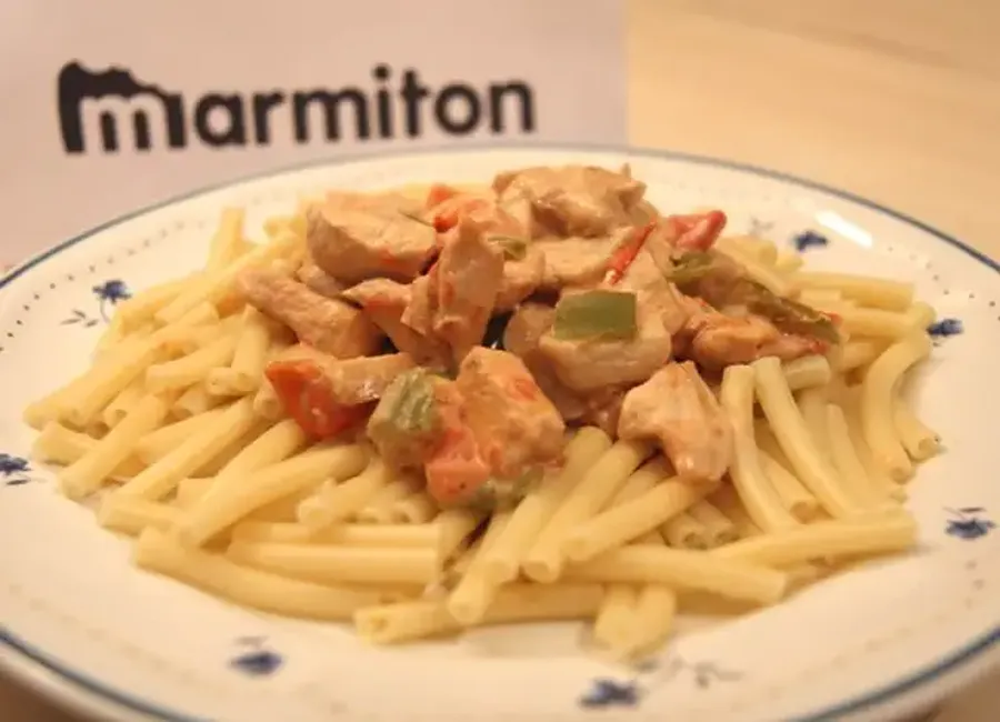 Pâtes au poulet, poivrons et champignons