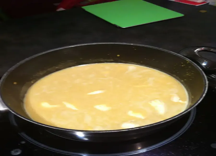 Soupe de lentilles corail au poulet et au lait de coco