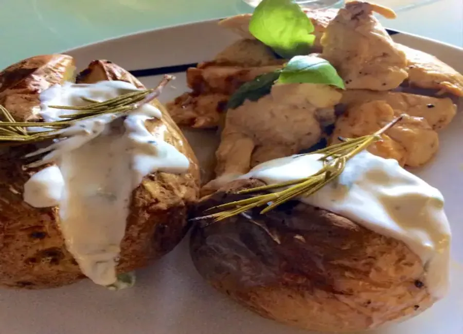 Dinde au paprika et pommes de terre au thym