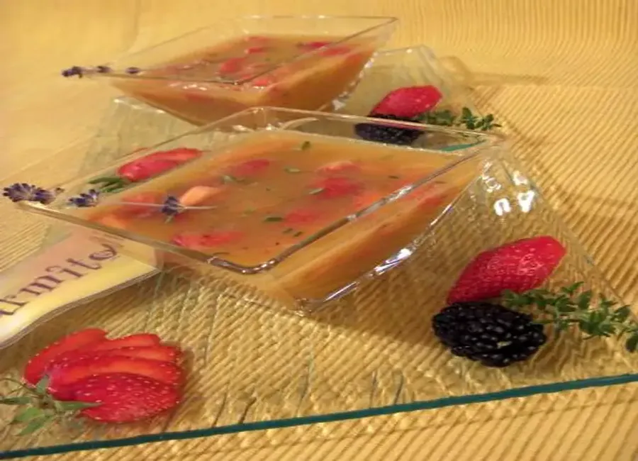 Soupe fraise melon au thym et à la lavande