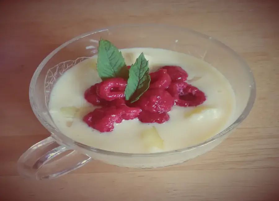 Crème anglaise parfumée à la menthe, au micro onde