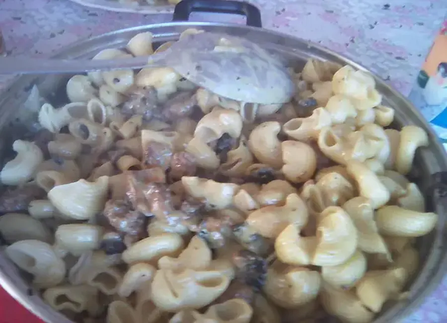 Tagliatelles au curry, hachis et champignons