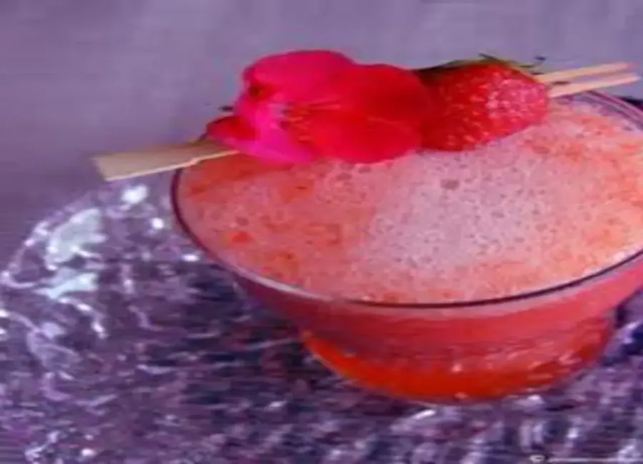 Soupe pétillante de melon et fraises