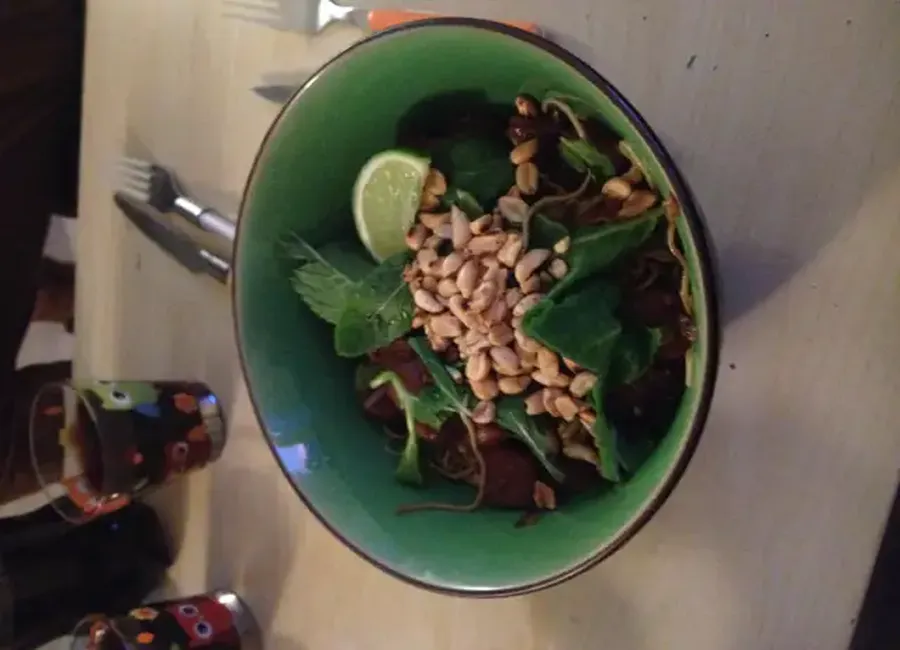 Nouilles chinoises sautées à la saucisse de citronnelle