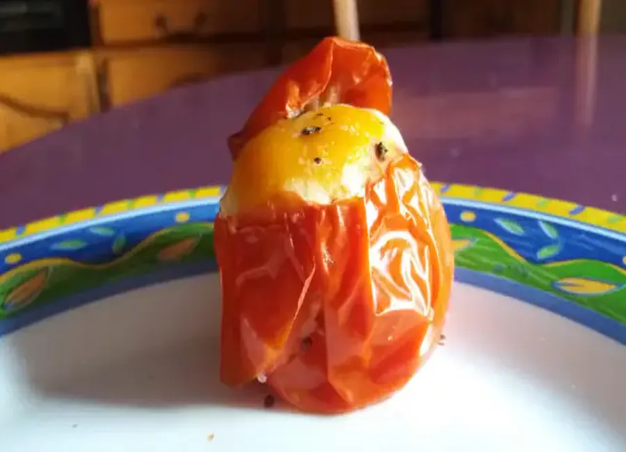 Tomates farcies à l'oeuf et au comté
