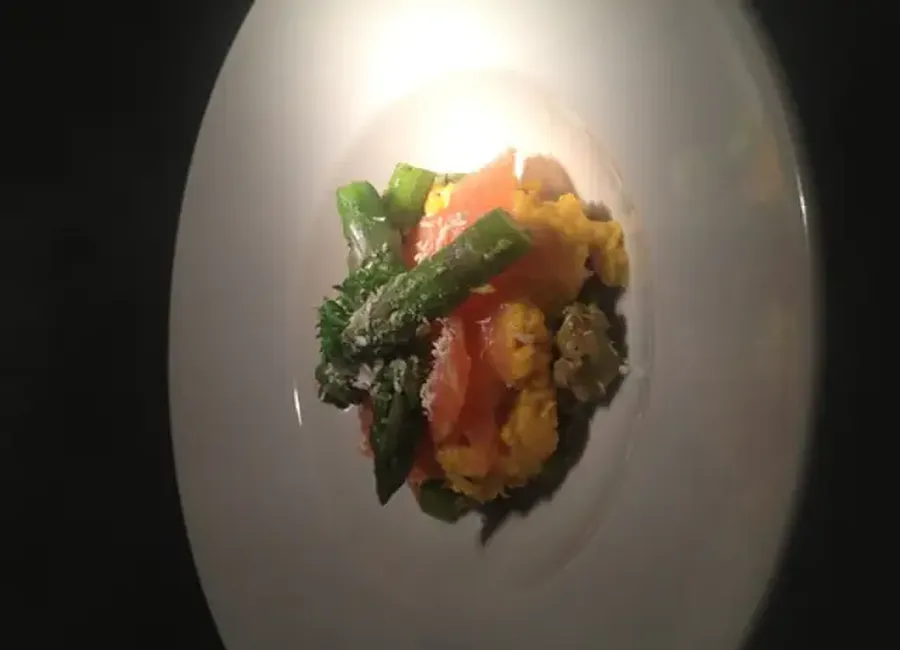 Brouillade d'oeufs aux asperges vertes