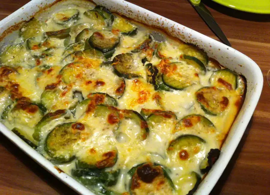 Gâteau gratiné de courgettes aux deux fromages et à la fleur thym