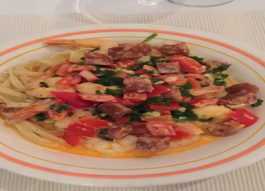 Scampis au chorizo et poivrons rouges