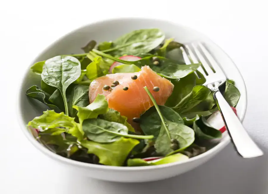 Salade d'épinard au saumon