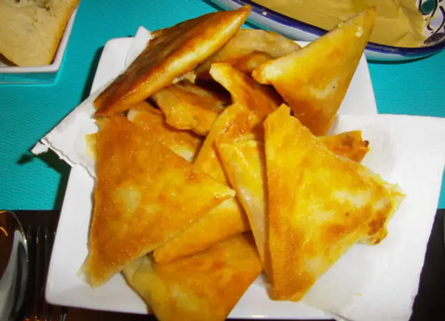 Brick/samossa à la viande hachée et au fromage
