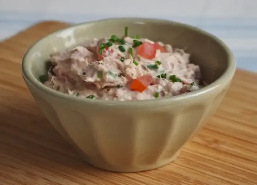 Rillettes de thon tomate et ciboulette