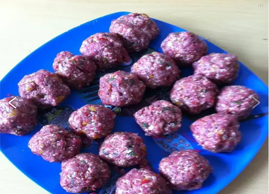 Boulettes de boeuf gourmandes. (bacon,fromage et herbes)