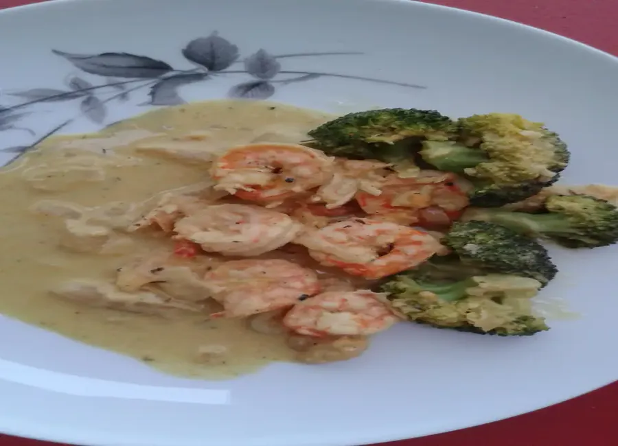 Crevettes au curry et aux brocolis