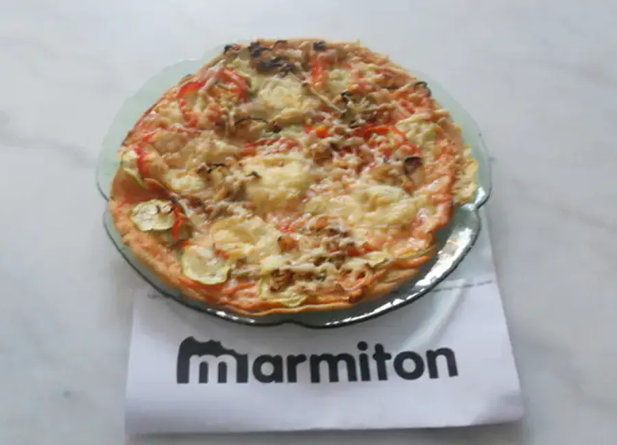 Pizza aux trois fromages et trois légumes