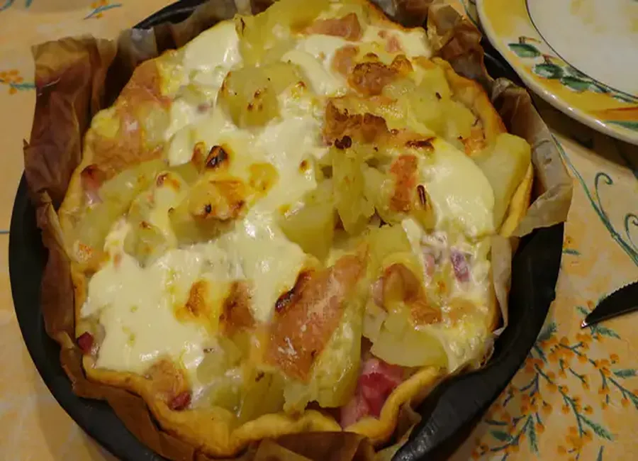 Tarte aux pommes de terre et au reblochon