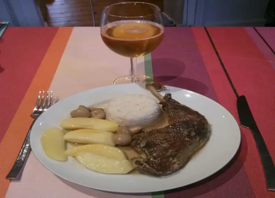 Pintade aux pommes et au cidre